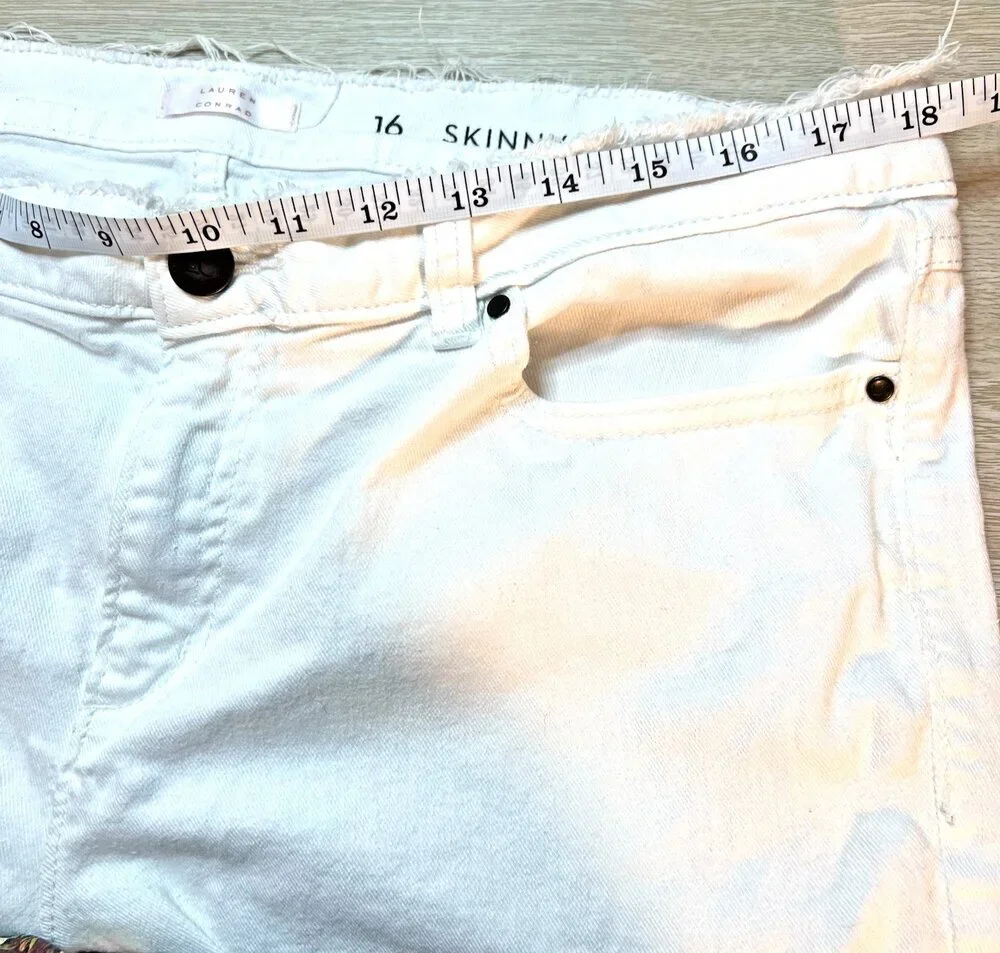 Lauren Conrad Capri Jeans Womens Size 16 White 5-Pocket Skinny Stretch Raw Edge